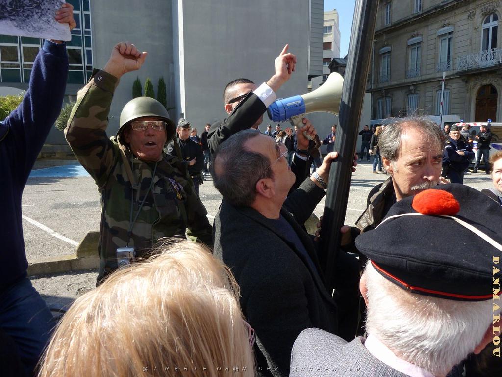 2012 03 10 NIMES MANIF CONTRE COLLOQUE DU FLN (63) PAR GV.JPG